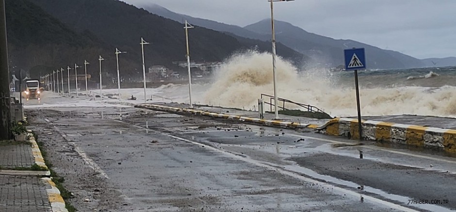 Esenköy’de Fırtına Felaketi: Deniz Taştı, Yollar Sular Altında Kaldı