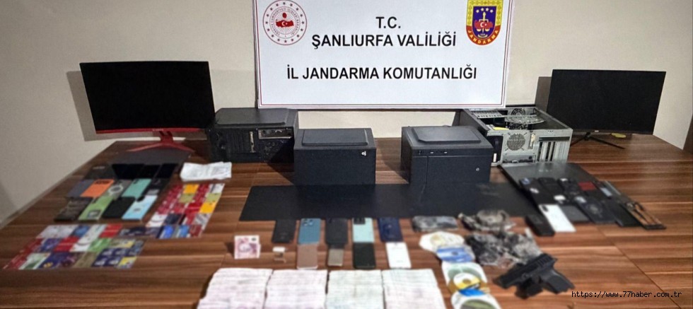Jandarma’dan Siverek’te 3 Adrese Eş Zamanlı Baskın: Çok Sayıda Kart ve Telefon Ele Geçirildi