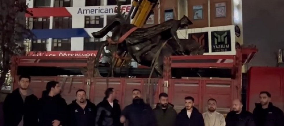 Gebze’de Tartışma Yaratan Gece Yarısı Operasyonu: Atatürk Anıtı Söküldü