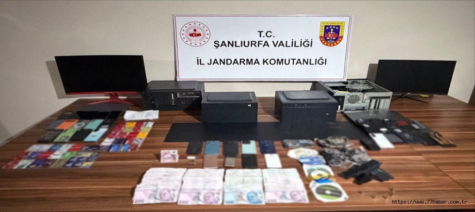 Jandarma’dan Siverek’te 3 Adrese Eş Zamanlı Baskın: Çok Sayıda Kart ve Telefon Ele Geçirildi
