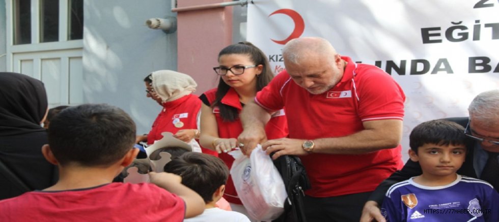 Türk Kızılay Yalova Şubesi’nden İhtiyaç Sahibi Öğrencilere Anlamlı Kırtasiye Şenliği