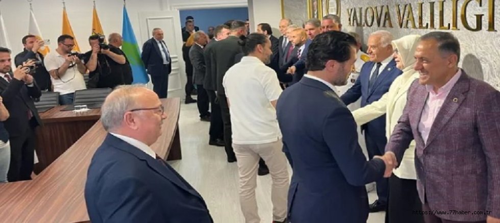 Vali Usta Ev Sahipliğinde Tam Kadro Bayramlaşma