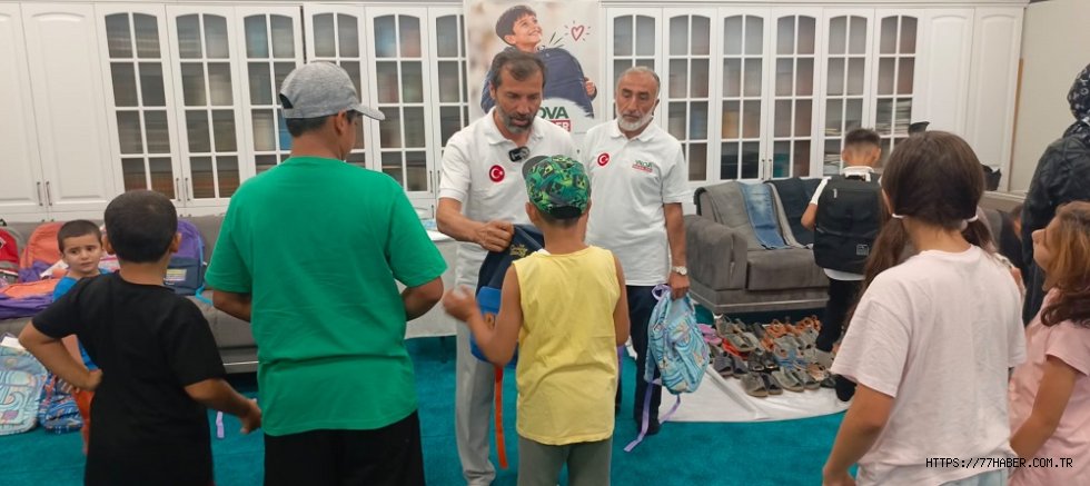 Yalova İnsan Der, Okul Öncesi 40 Ailenin Çocuğuna 60 Çanta ve Kırtasiye Malzemesi Dağıttı