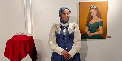 Her Tabloda Bir Kadın, Her Kadında Bir Dünya: Zeynep Rüzgar'dan İlk Sergi