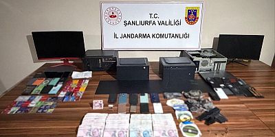 Jandarma’dan Siverek’te 3 Adrese Eş Zamanlı Baskın: Çok Sayıda Kart ve Telefon Ele Geçirildi