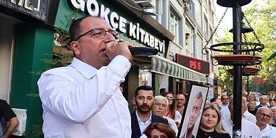 Nazım'ın dizeleriyle yola çıktılar: Doğancı ve Yeni Parti'liler Atatürk Anıtı'na çelenk sundu