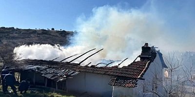 Uşak'ta Çıkan Yangında 87 Yaşındaki Muhittin Eryılmaz Hayatını Kaybetti