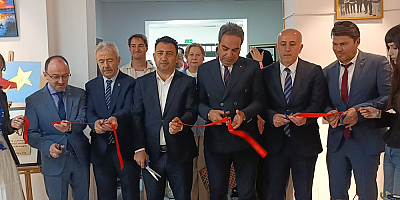 Yalova’da 19 Mayıs Coşkusu: Atatürk Anıtı’na Çelenk Sunumu ve Karma Sergi Açılışı